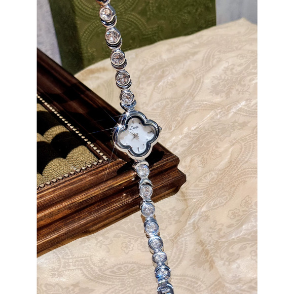 Silver Clover Shape Women’s Bracelet Watch Dainty Elegant Adjustable Wristwatch main image 4